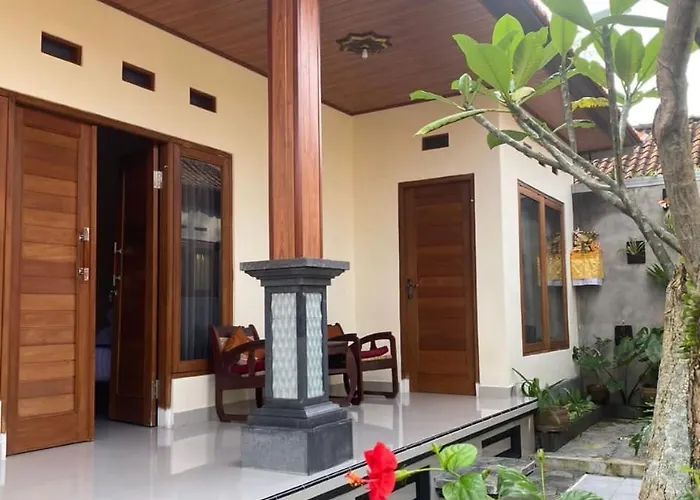 Umah Sriwedari Guest house *